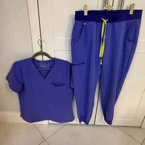 Women’s Figs Medium Petite Scrub Set  in Blueberry (light purple color)